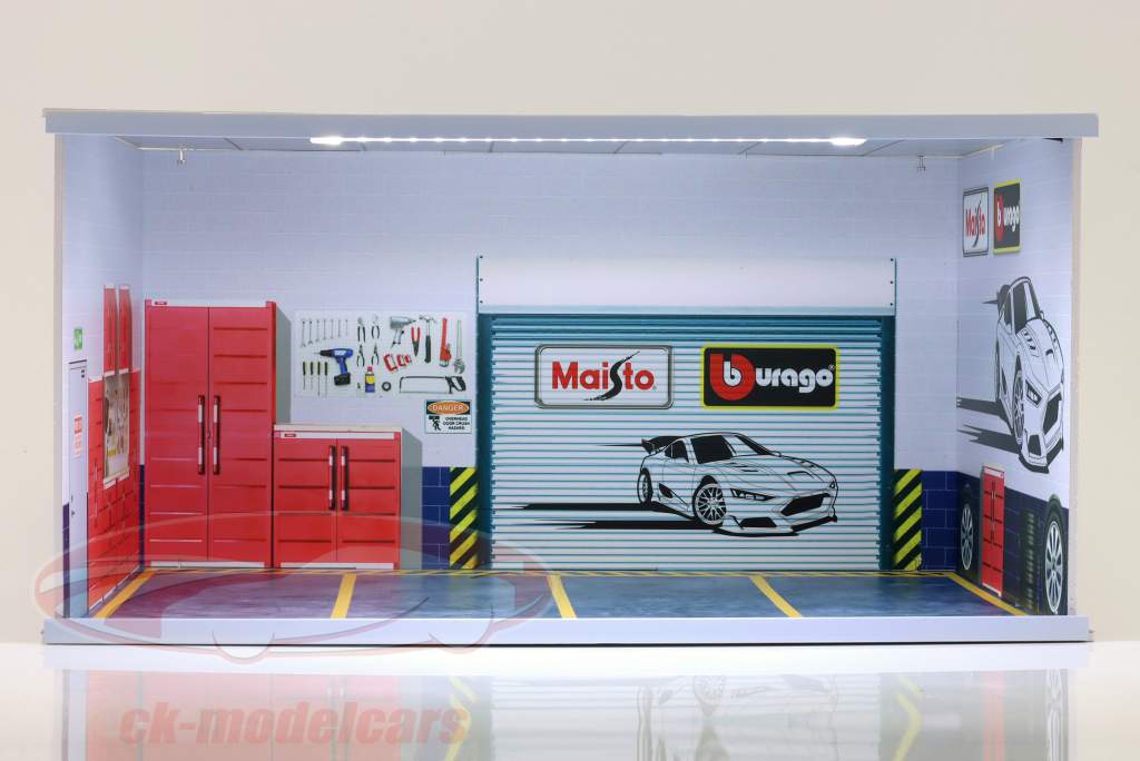 Workshop diorama with lighting for model cars in scale 1:18 Bburago