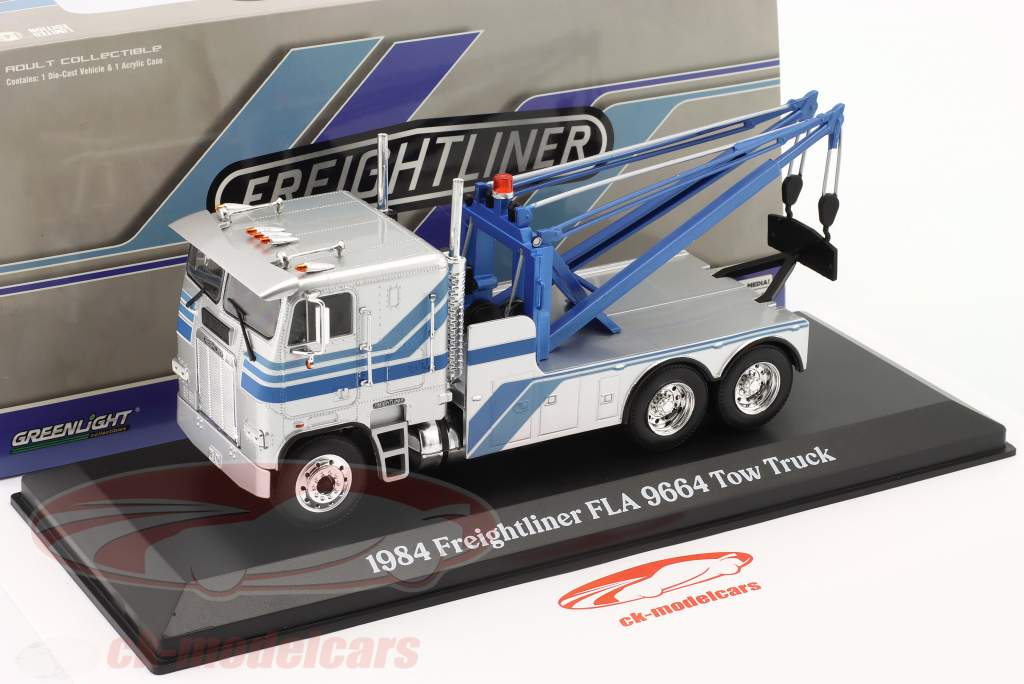 Freightliner FLA 9664 Tow truck 1984 silver / blue 1:43 Greenlight