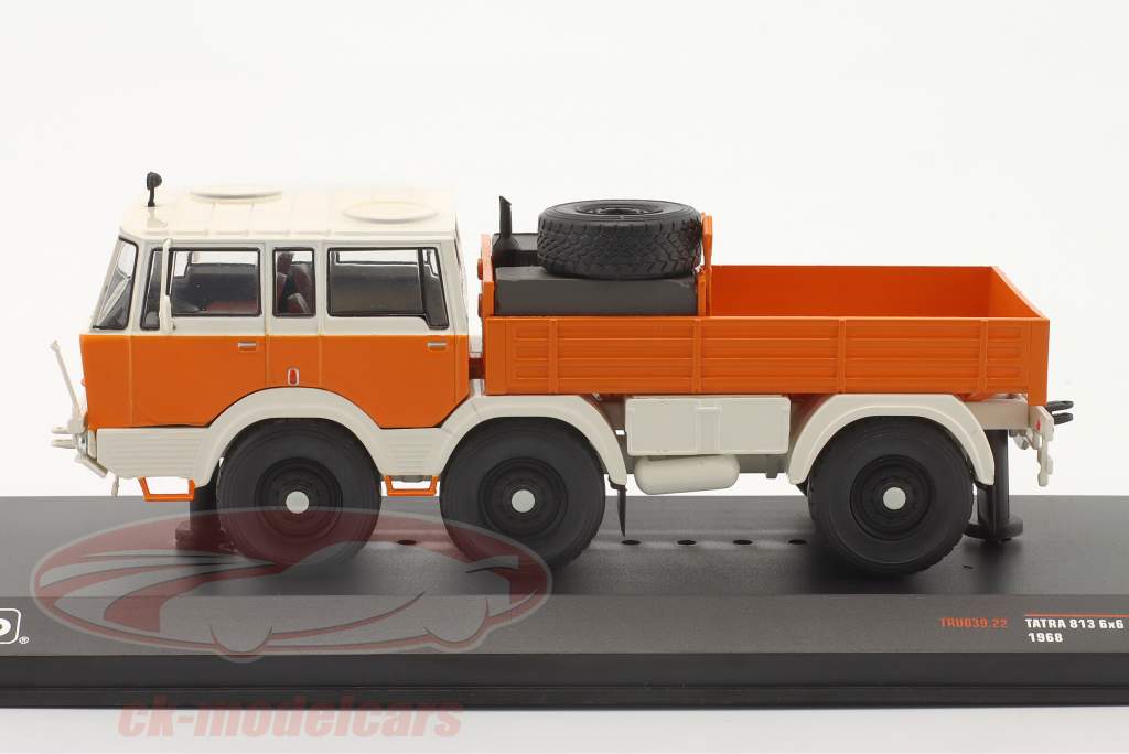 Tatra 813 6x6 Byggeår 1968 orange / hvid 1:43 Ixo