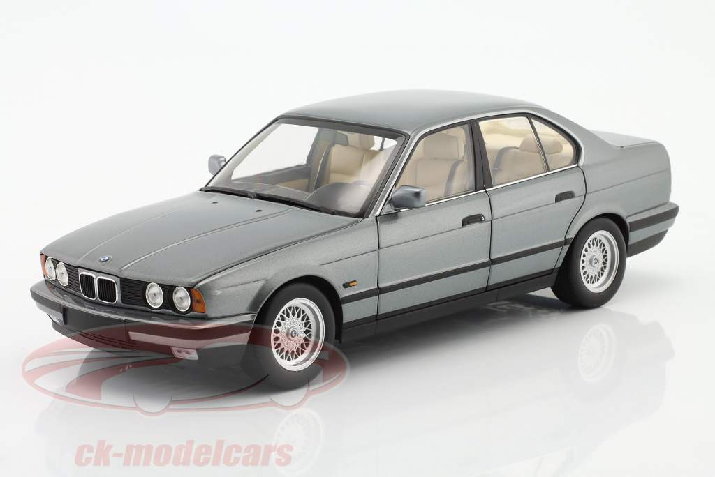 BMW 535i (E34) Byggeår 1988 Grå metallisk 1:18 Minichamps