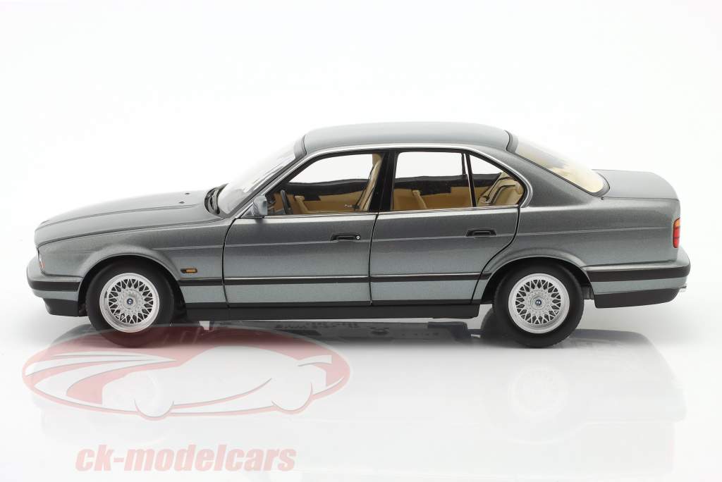 BMW 535i (E34) year 1988 grey metallic 1:18 Minichamps