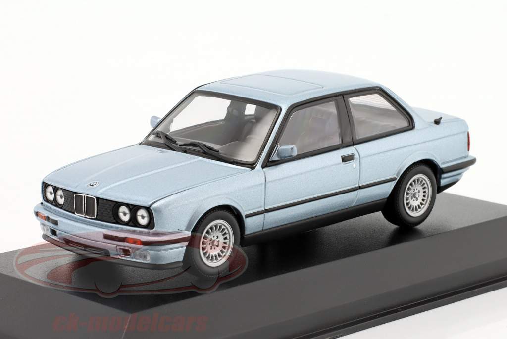 BMW 3er Serie (E30) Baujahr 1986 silberblau metallic 1:43 Minichamps