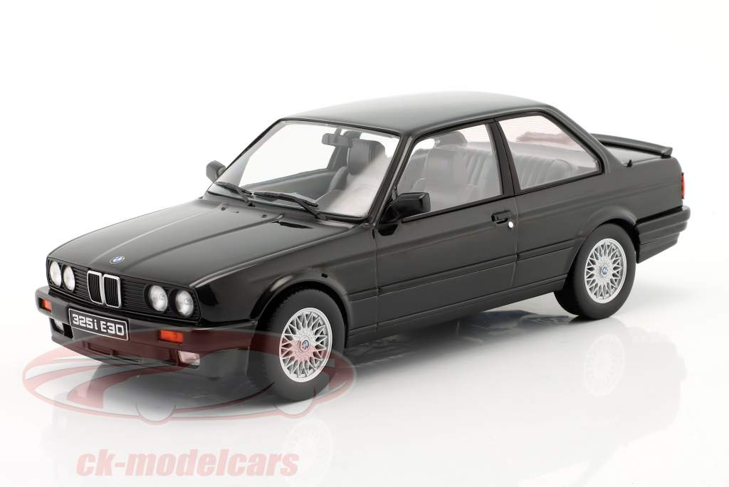 BMW 325i (E30) Mパッケージ 1 建設年 1987 黒 1:18 KK-Scale