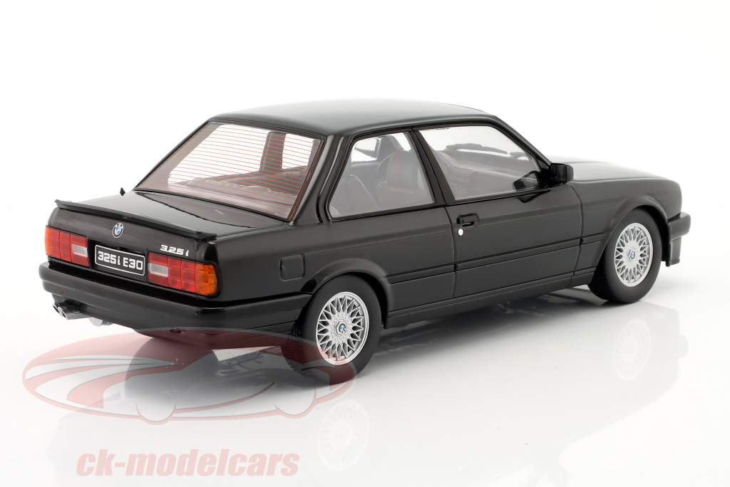 BMW 325i (E30) M pakke 1 Byggeår 1987 sort 1:18 KK-Scale