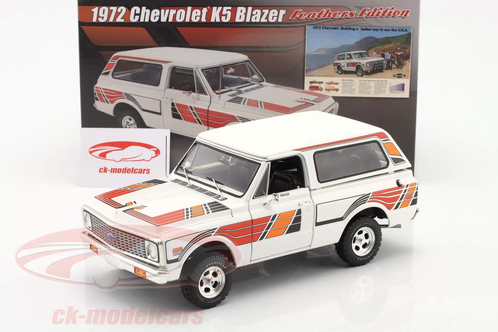 Chevrolet K5 Blazer year 1972 white / red 1:18 GMP