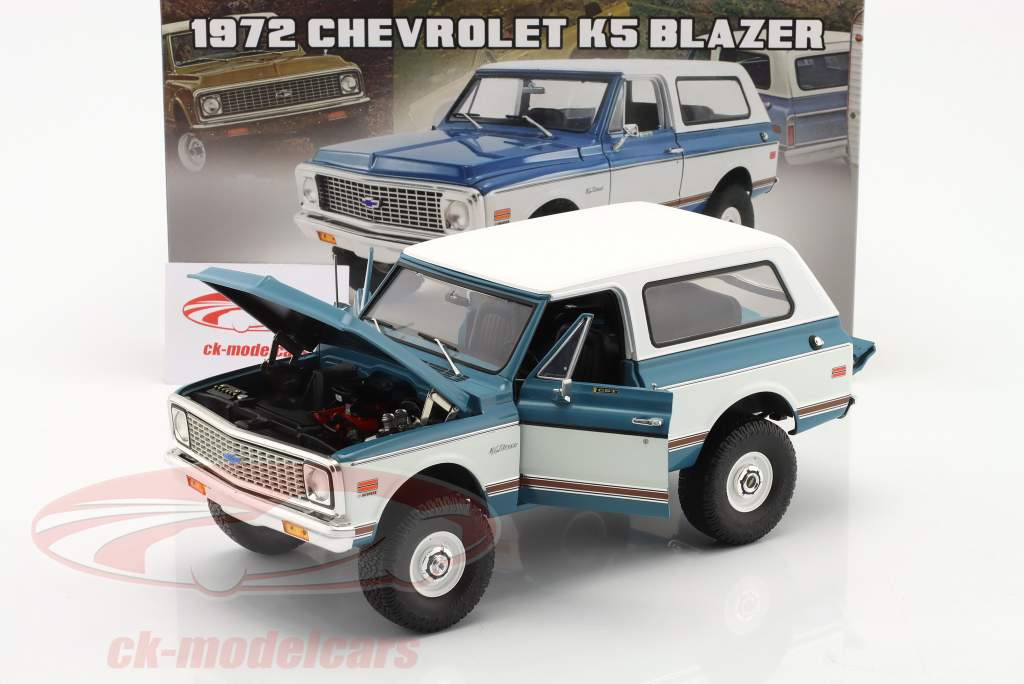 Chevrolet K5 Blazer Offroad Version year 1972 white / blue 1:18 GMP