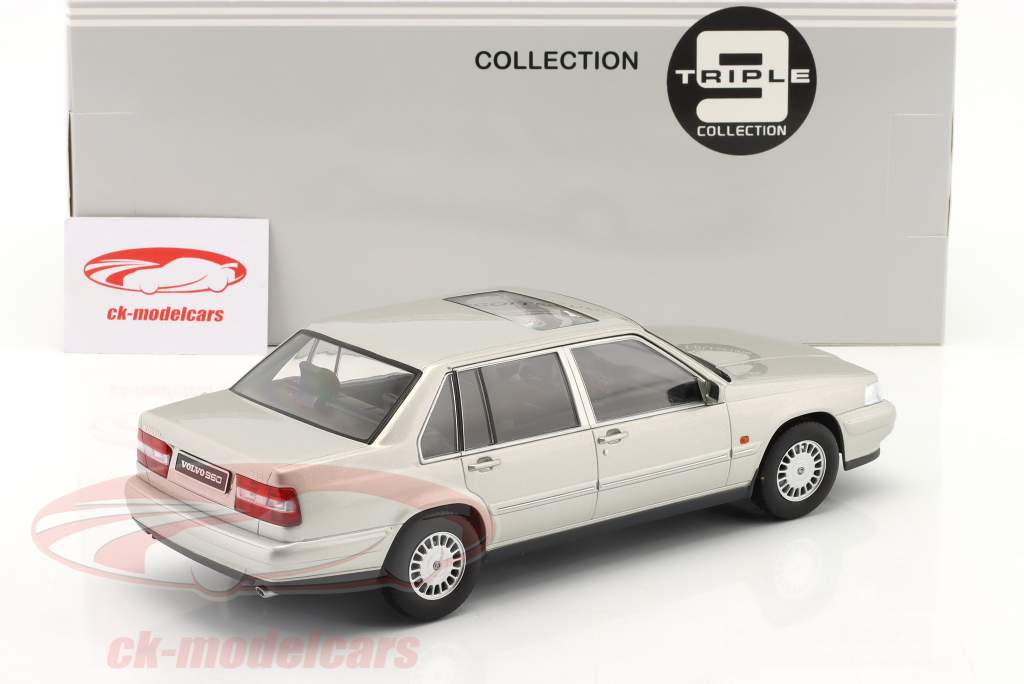 Triple9 1:18 Volvo 960 Baujahr 1996 silber metallic T9-1800301 