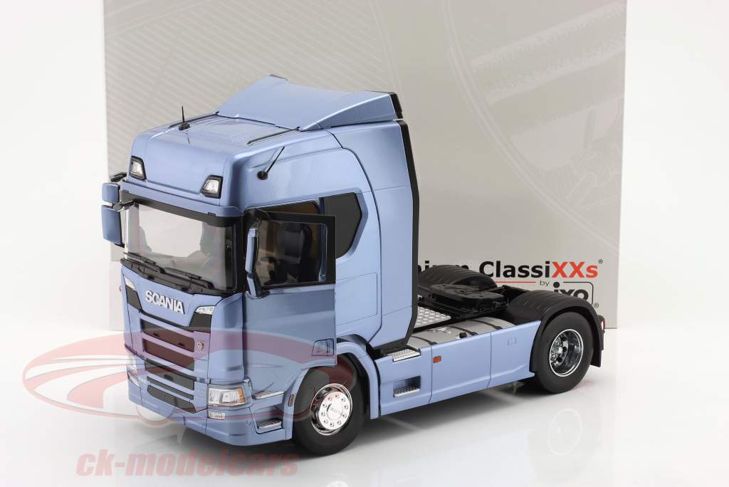 Scania serie R R500 SZM 2019 Azul claro metálico 1:18 Premium ClassiXXs