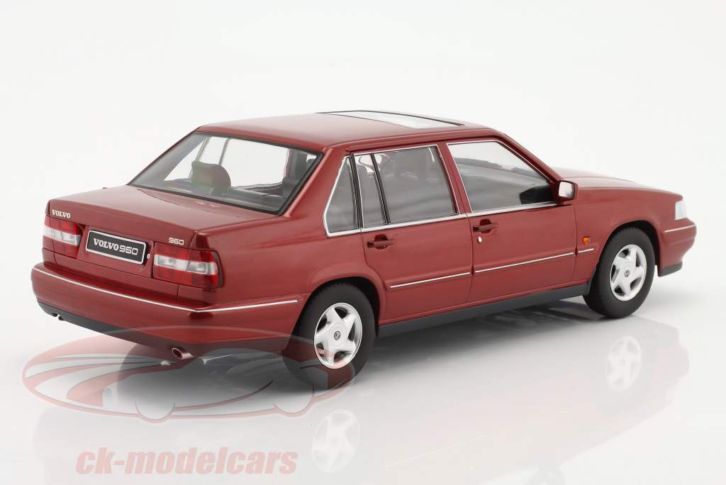 Volvo 960 année de construction 1996 rouge métallique 1:18 Triple9
