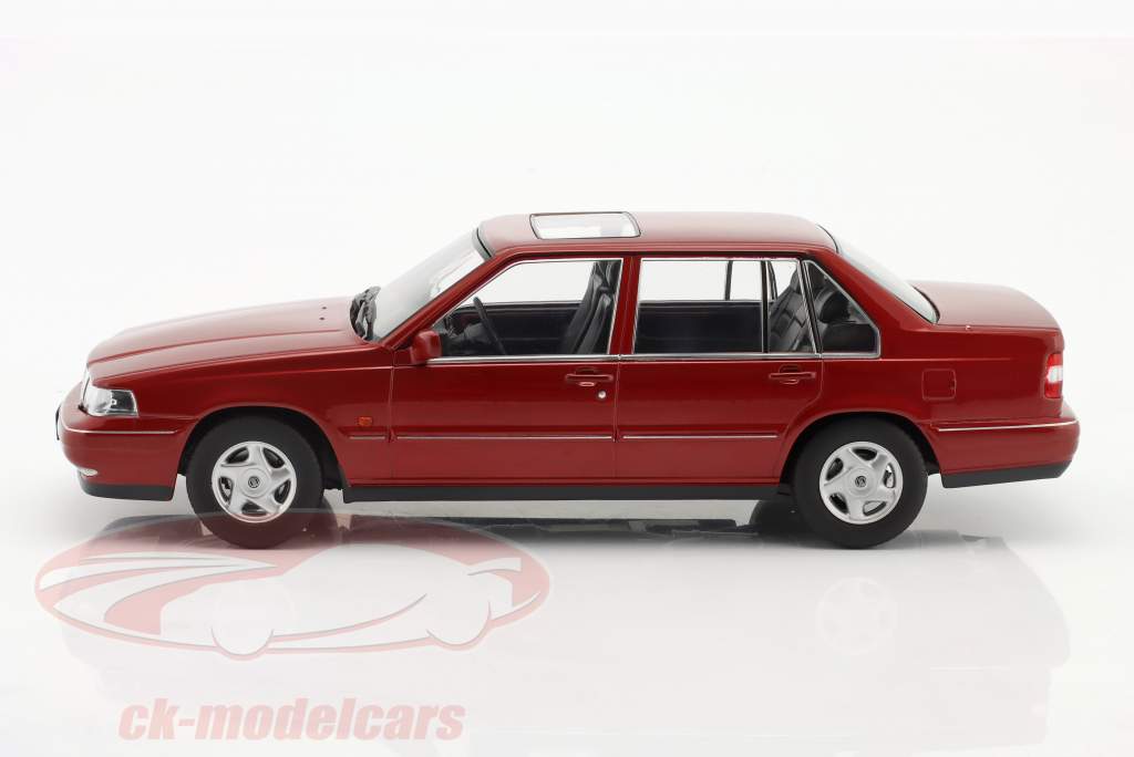 Volvo 960 bouwjaar 1996 rood metallic 1:18 Triple9