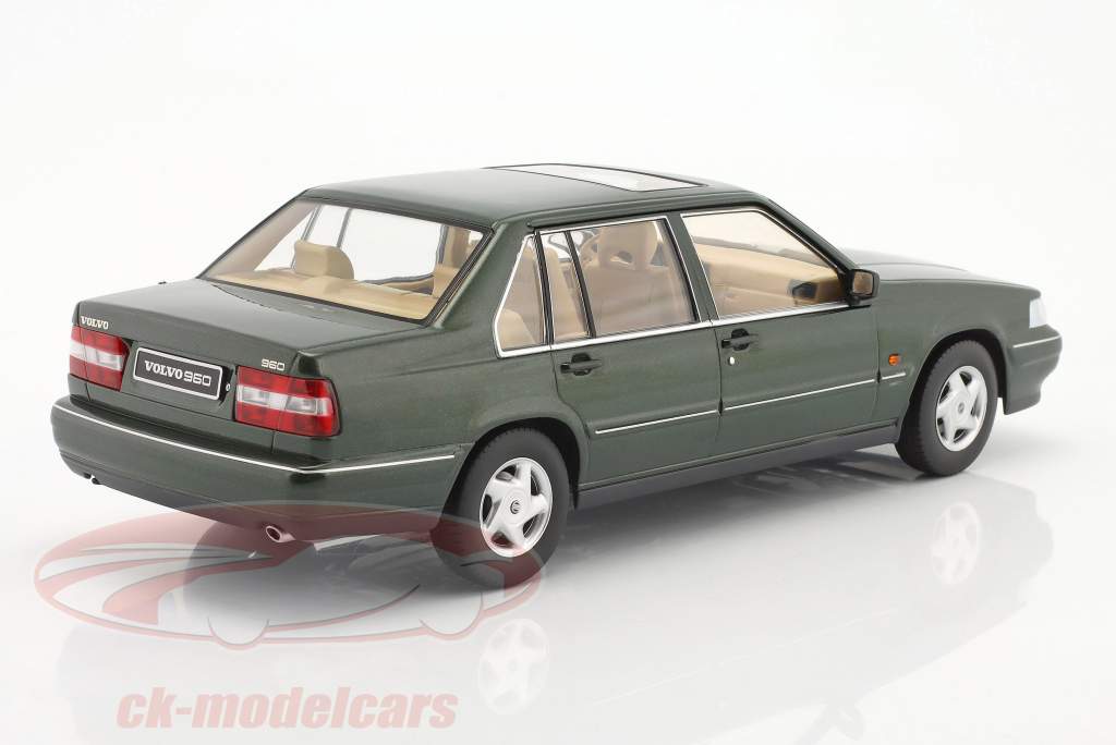 Volvo 960 Byggeår 1996 mørkegrøn metallisk 1:18 Triple9