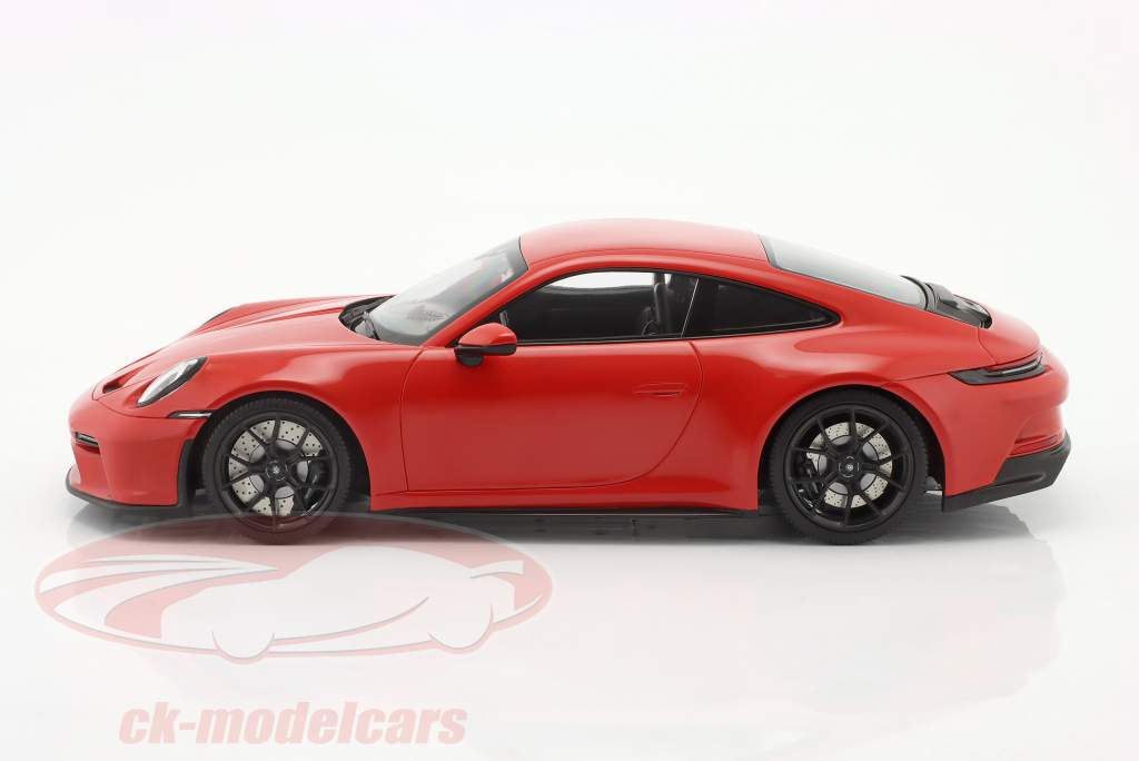 Porsche 911 (992) GT3 Touring 2022 indischrot / schwarze Felgen 1:18 Minichamps