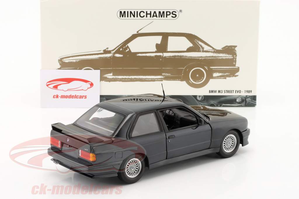BMW M3 (E30) Street Evo 建设年份 1989 深蓝 金属的 1:18 Minichamps