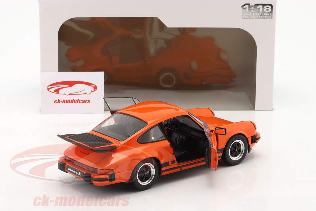 Porsche 911 Carrera 3.2 Bouwjaar 1984 oranje 1:18 Solido