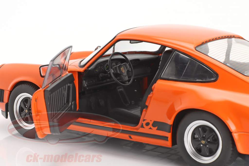 Porsche 911 Carrera 3.2 Byggeår 1984 orange 1:18 Solido
