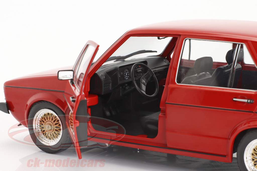 Volkswagen VW Golf I Custom II Año de construcción 1983 rojo 1:18 Solido