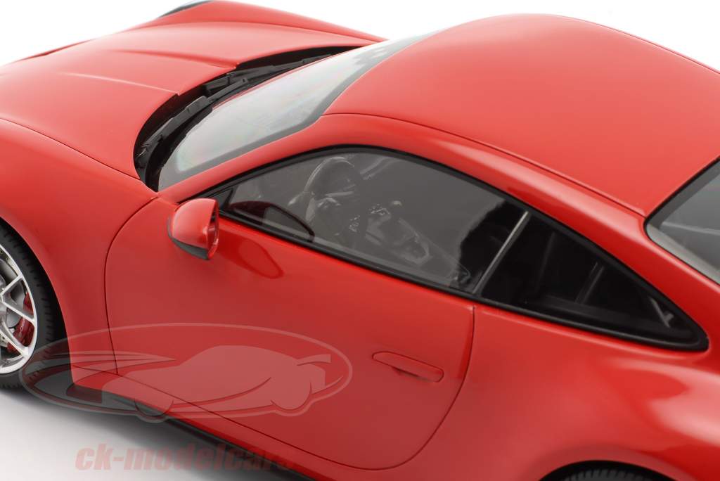 Porsche 911 (992) GT3 2021 охранники красный / Серебряный диски 1:18 Minichamps