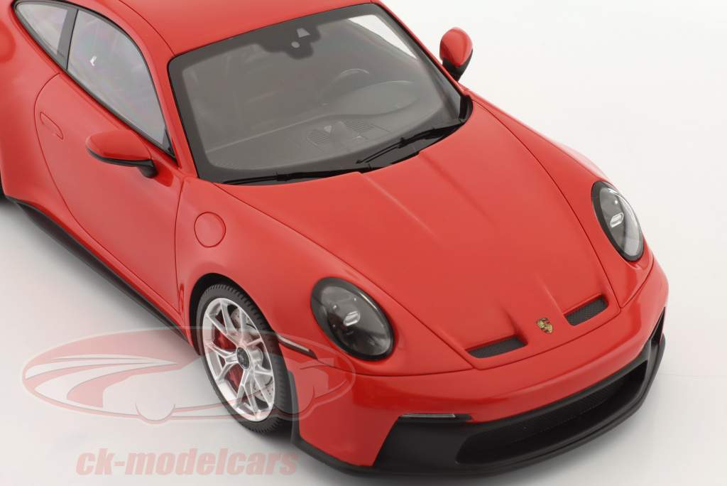 Porsche 911 (992) GT3 2021 vagter rød / sølv fælge 1:18 Minichamps