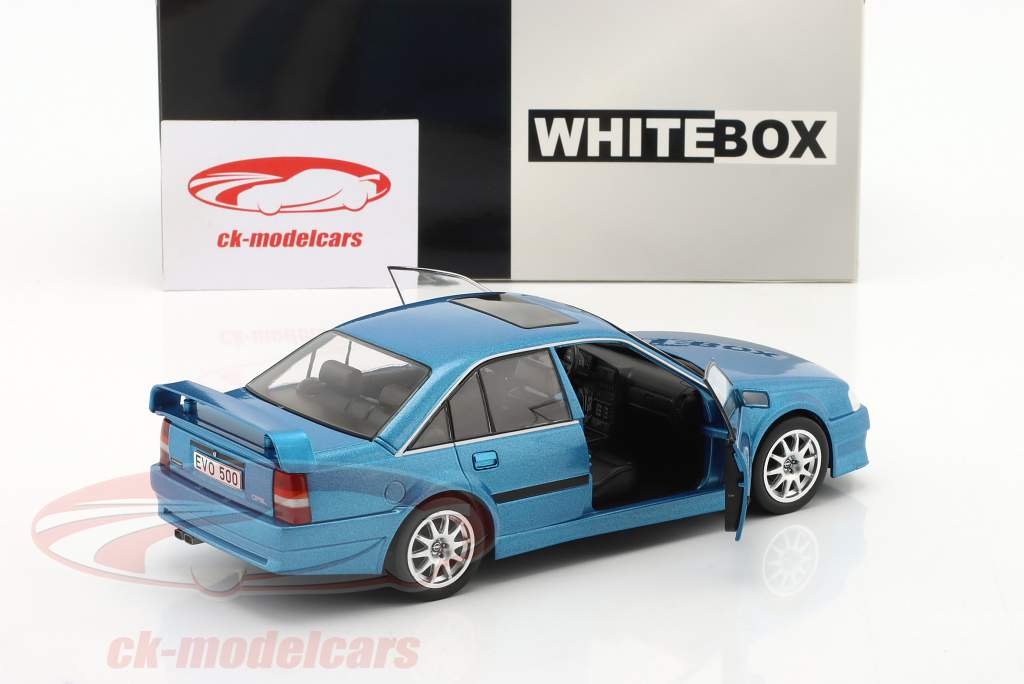 Opel Omega Evolution 500 azul metálico 1:24 WhiteBox