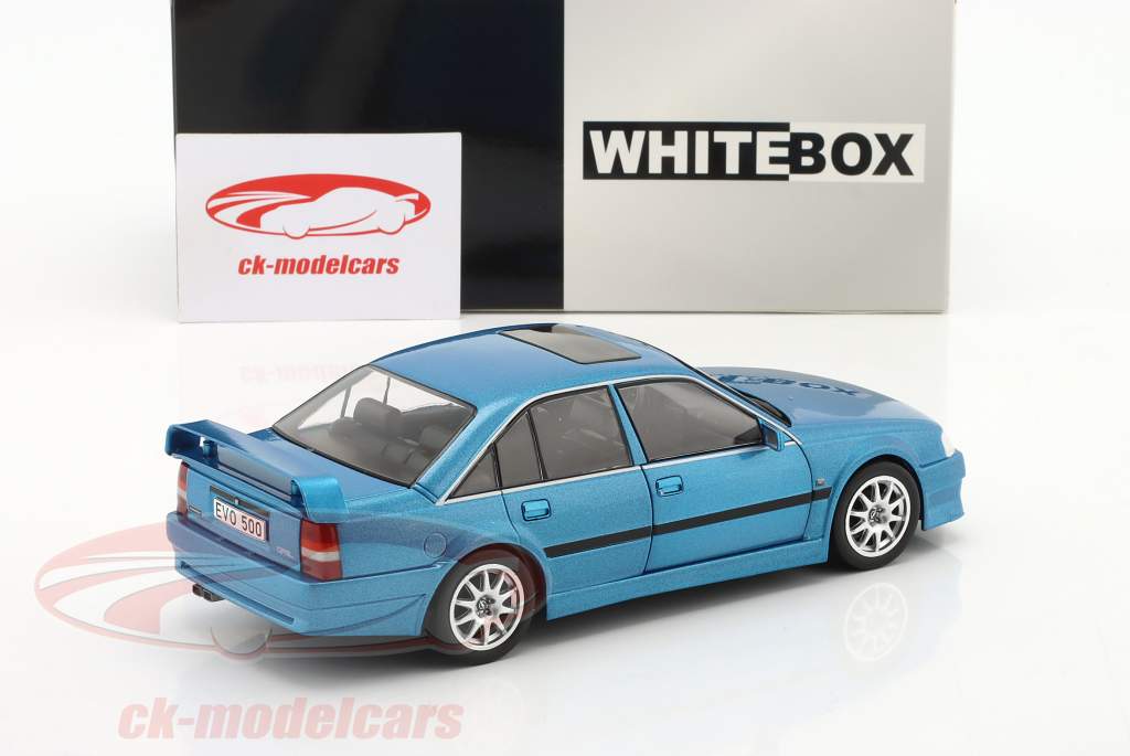 Opel Omega Evolution 500 azul metálico 1:24 WhiteBox