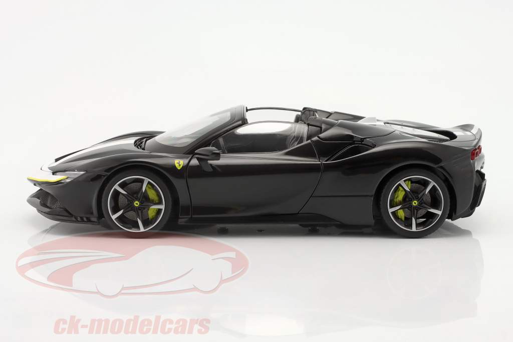 Ferrari SF90 クモ Assetto Fiorano 建設年 2021 ブラック / 白 1:18 Bburago