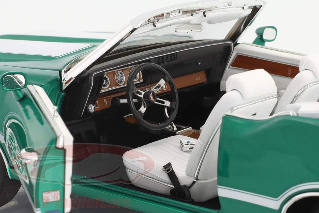 Oldsmobile 442 W-30 cabriolet Byggeår 1972 strålende grøn 1:18 GMP