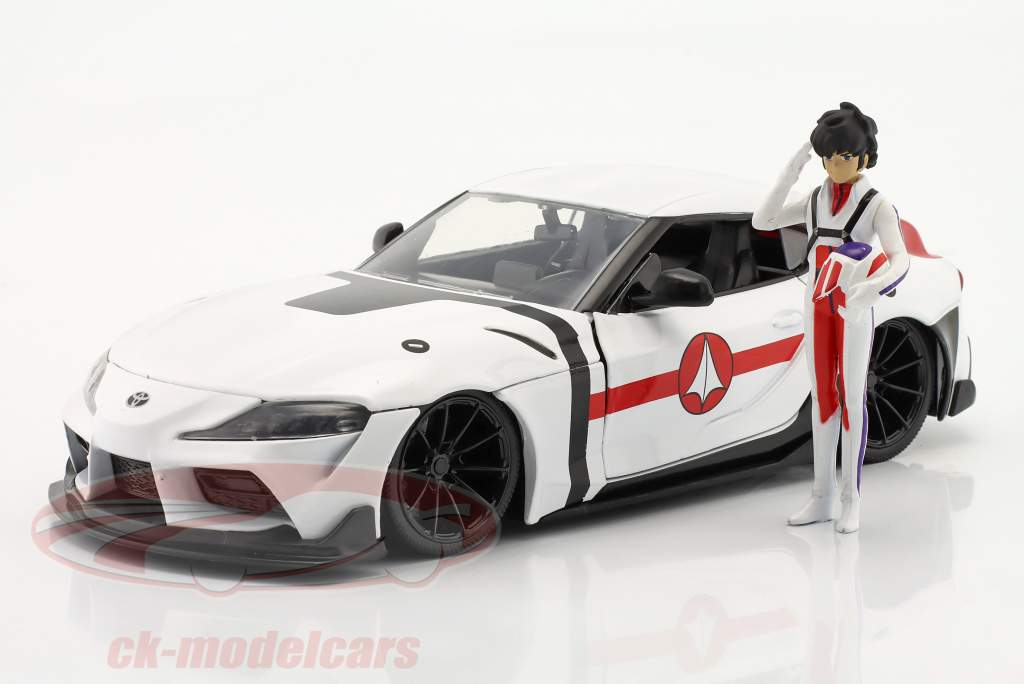 Toyota Supra 2020 insieme a figura Rick Hunter serie TV Robotech 1:24 Jada Toys