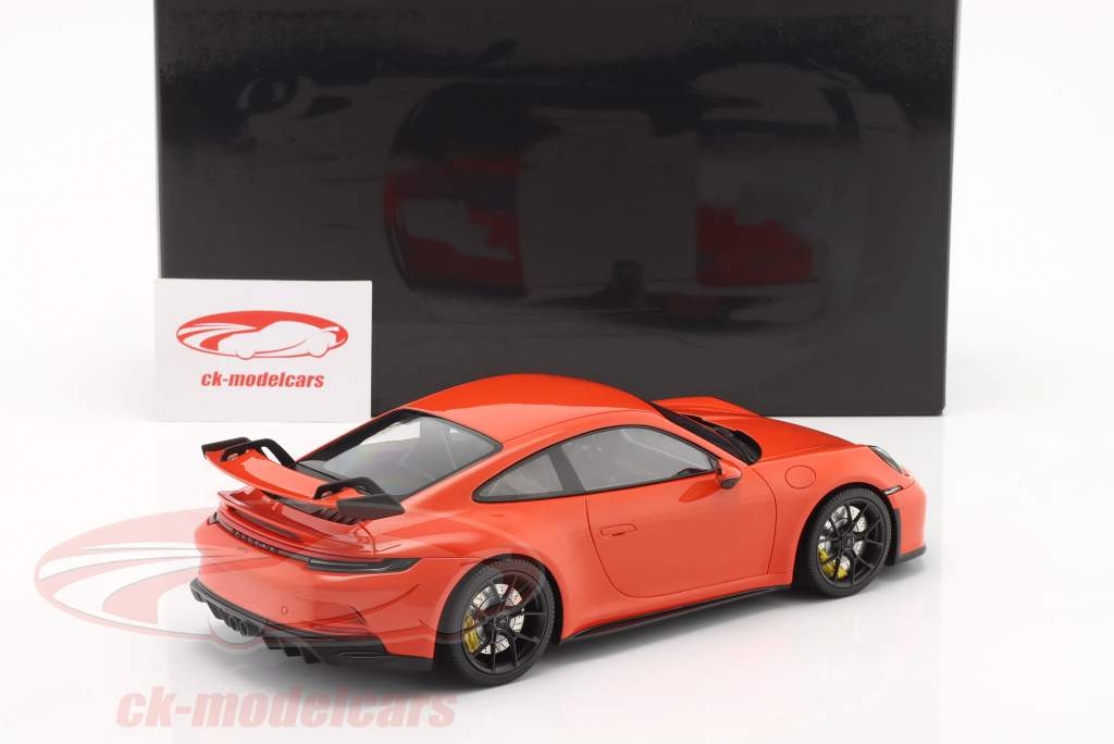 Porsche 911 (992) GT3 Anno di costruzione 2021 lava arancia / Nero cerchi 1:18 Minichamps