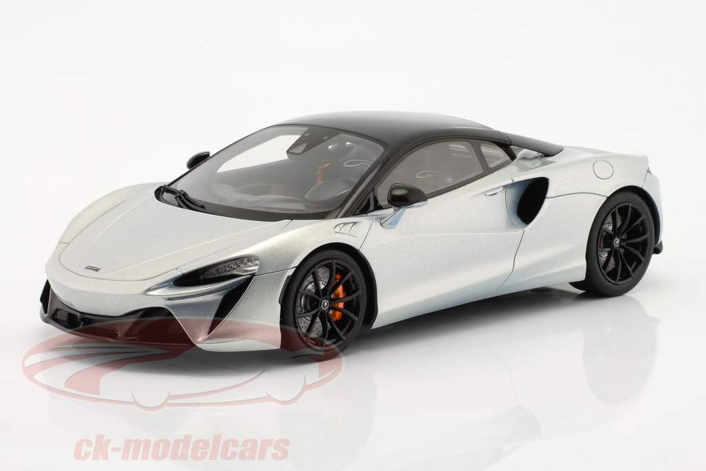 McLaren Artura 建设年份 2021 银 / 黑色的 1:18 GT-Spirit