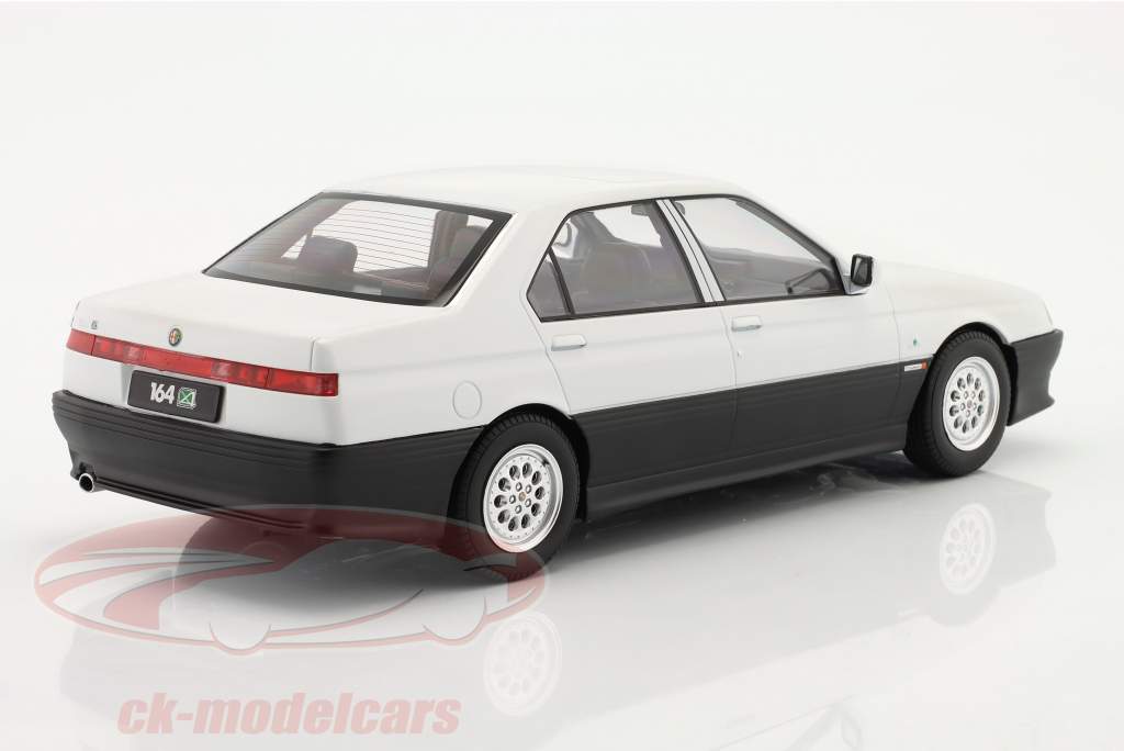 Alfa Romeo 164 Q4 建设年份 1994 白色的 1:18 Triple9