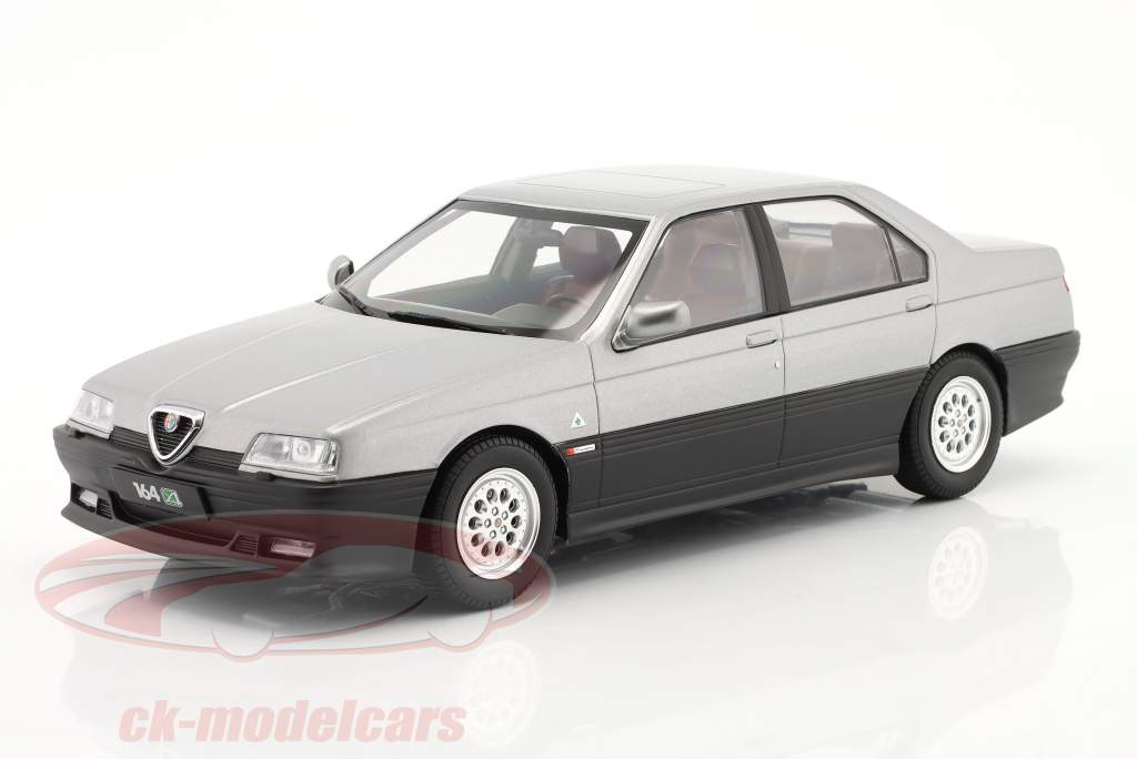Alfa Romeo 164 Q4 ano de construção 1994 cinza prateado metálico 1:18 Triple9