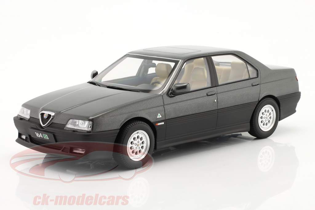 Alfa Romeo 164 Q4 ano de construção 1994 cinza escuro metálico 1:18 Triple9
