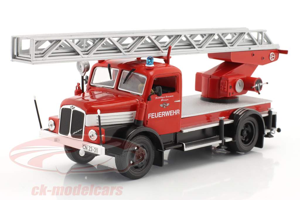 IFA S4000 DL25 pompiers avec échelle de plateau tournant rouge 1:43 Altaya