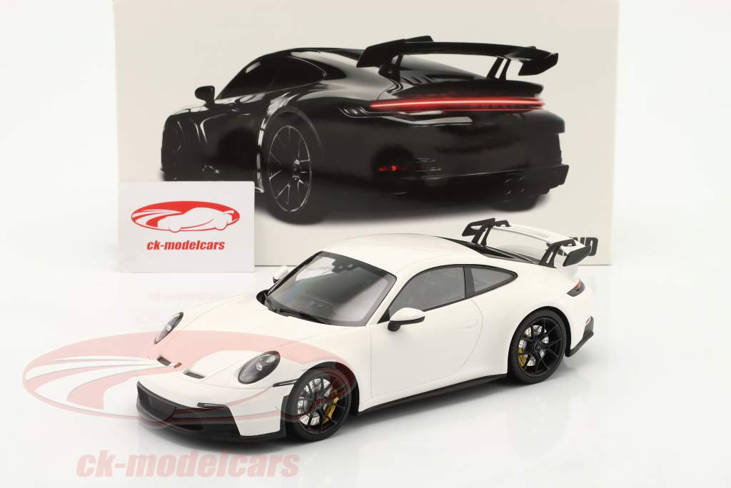 Porsche 911 (992) GT3 2021 weiß / schwarze Felgen 1:18 Minichamps