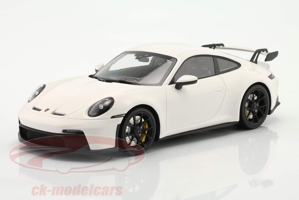 Porsche 911 (992) GT3 2021 blanco / negro llantas 1:18 Minichamps