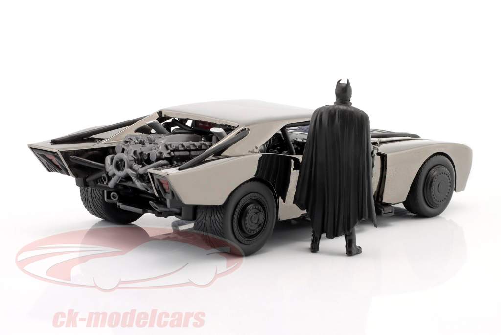 Batmóvel Filme The Batman (2022) cromada / preto com figura 1:24 Jada Toys
