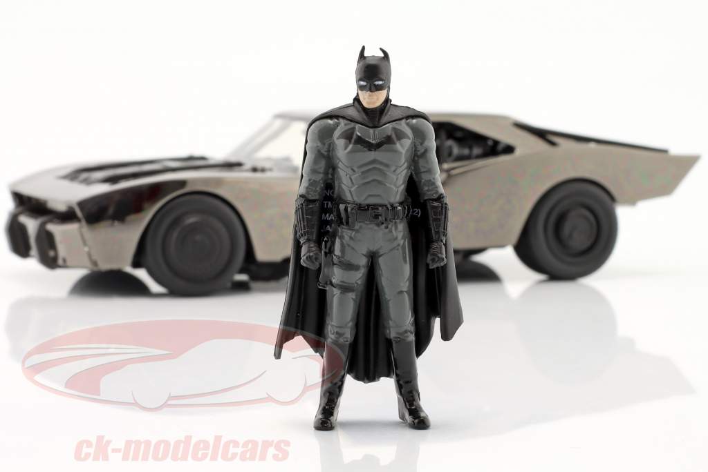 Batmobile Film The Batman (2022) chroom / zwart met figuur 1:24 Jada Toys