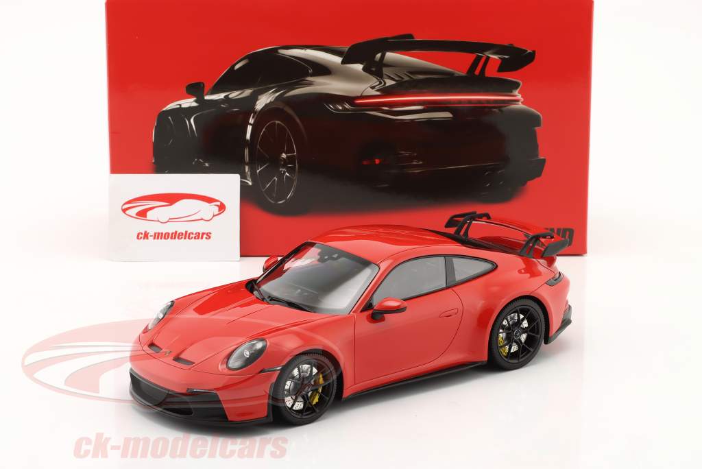 Porsche 911 (992) GT3 2021 vagter rød / sort fælge 1:18 Minichamps