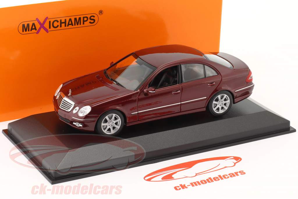 Mercedes-Benz Classe E (W211) Année de construction 2006 rouge foncé métallique 1:43 Minichamps