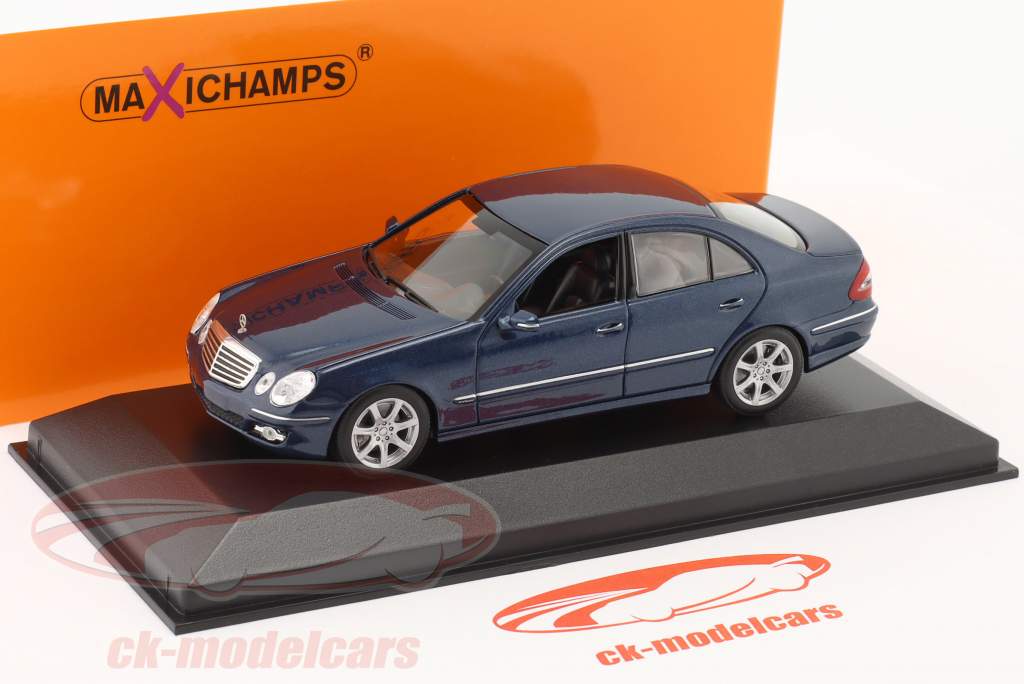 Mercedes-Benz clase E (W211) Año de construcción 2006 azul oscuro metálico 1:43 Minichamps