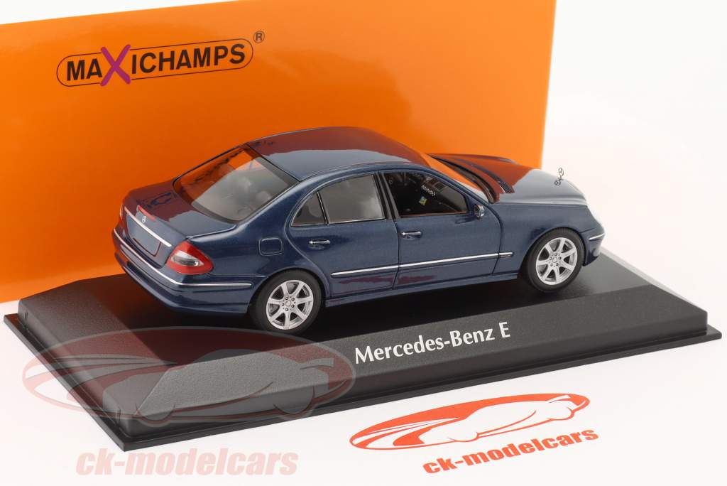 Mercedes-Benz clase E (W211) Año de construcción 2006 azul oscuro metálico 1:43 Minichamps