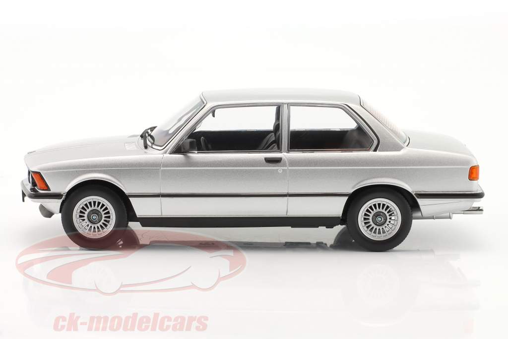 BMW 323i (E21) Год постройки 1978 серебро 1:18 KK-Scale