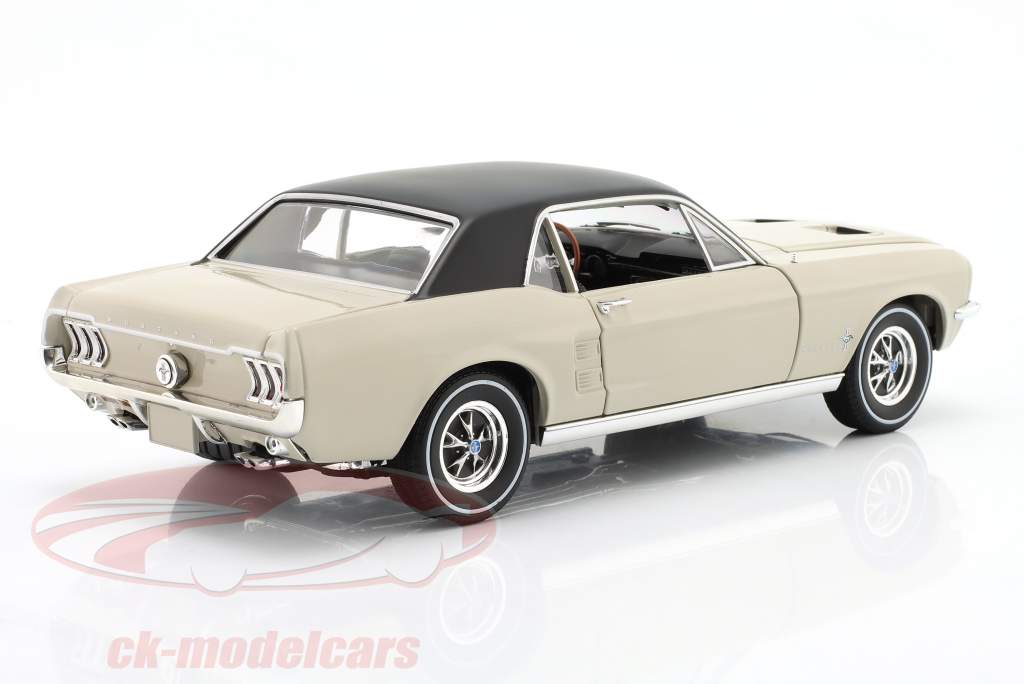 Ford Mustang Coupe She Country Special 1967 gris clair / noir 1:18 Greenlight