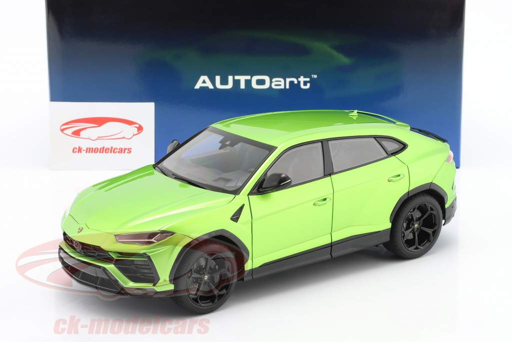Lamborghini Urus year 2018 selvans green 1:18 AutoArt