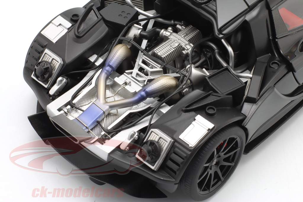 McLaren P1 Baujahr 2013 fire schwarz 1:18 AutoArt