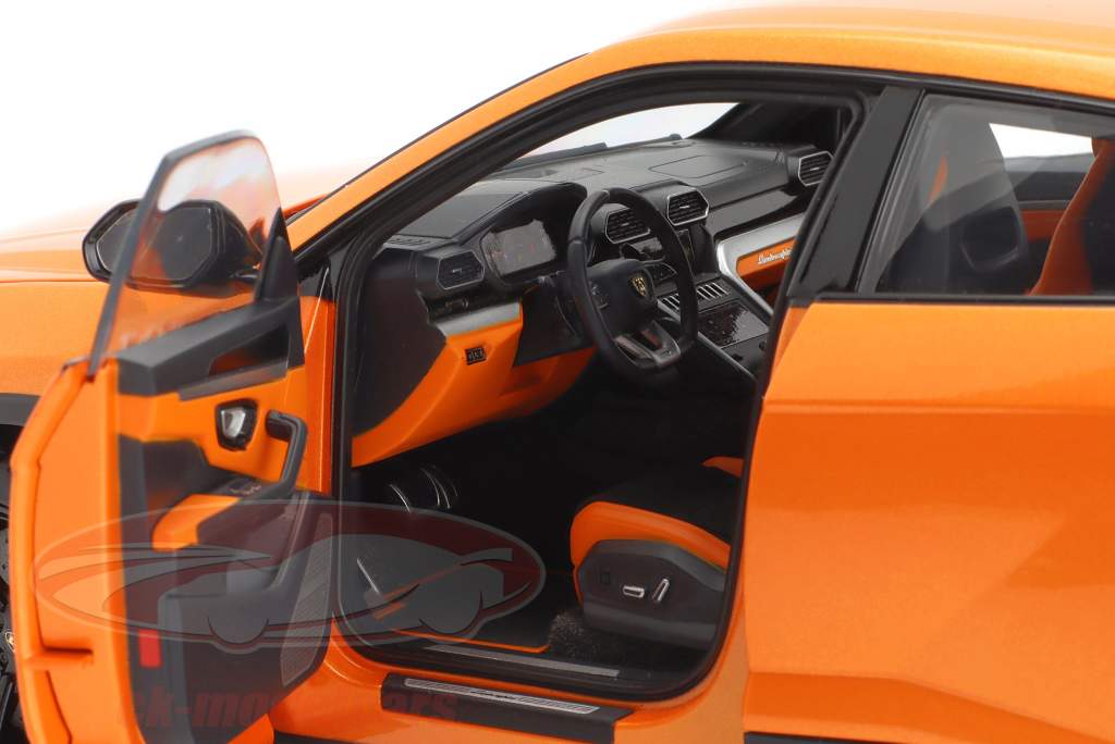 Lamborghini Urus ano de construção 2018 boreal laranja 1:18 AutoArt