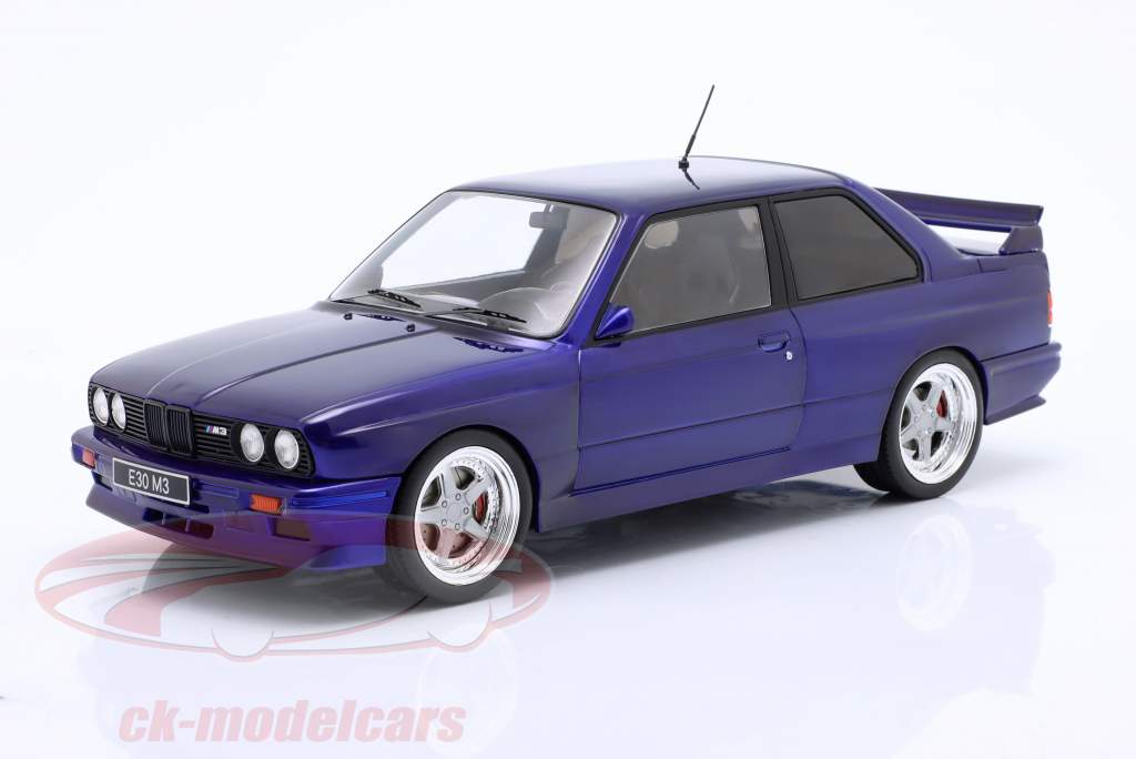 BMW M3 (E30) 建设年份 1989 深蓝 1:18 Ixo