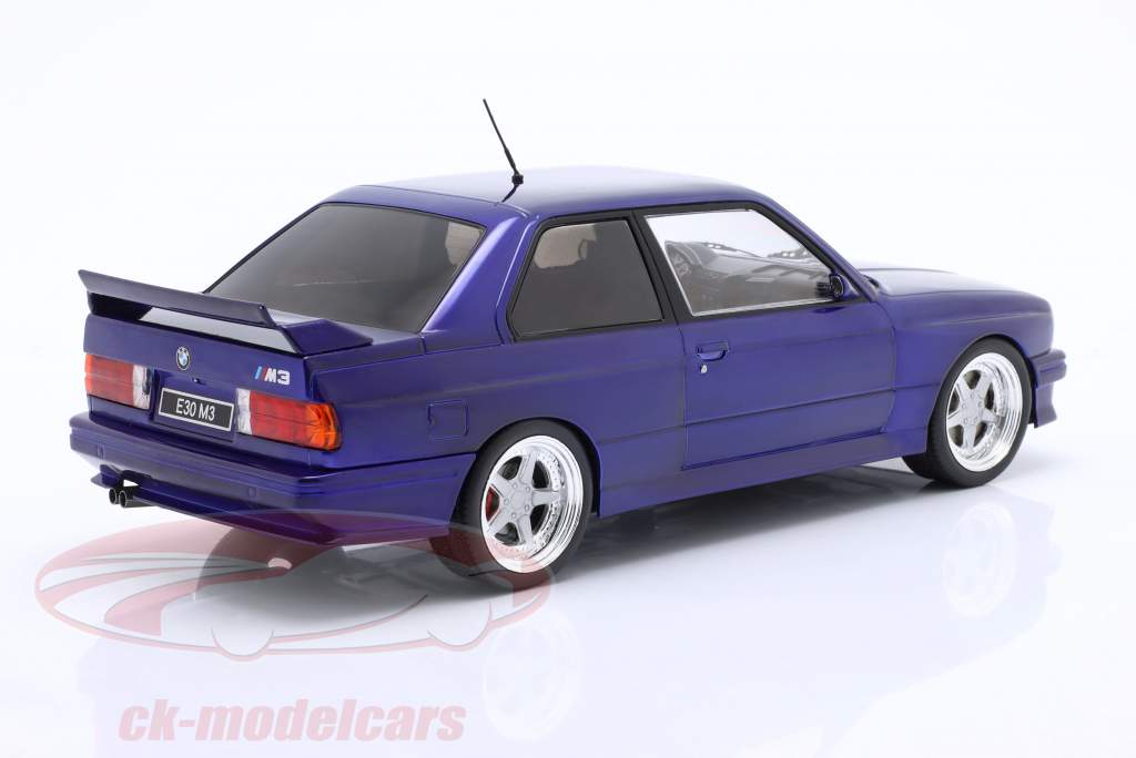 BMW M3 (E30) 建设年份 1989 深蓝 1:18 Ixo