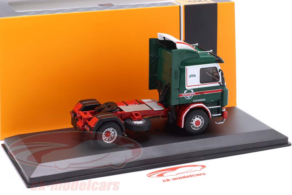 Scania 142 M tractor year 1981 green / red 1:43 Ixo