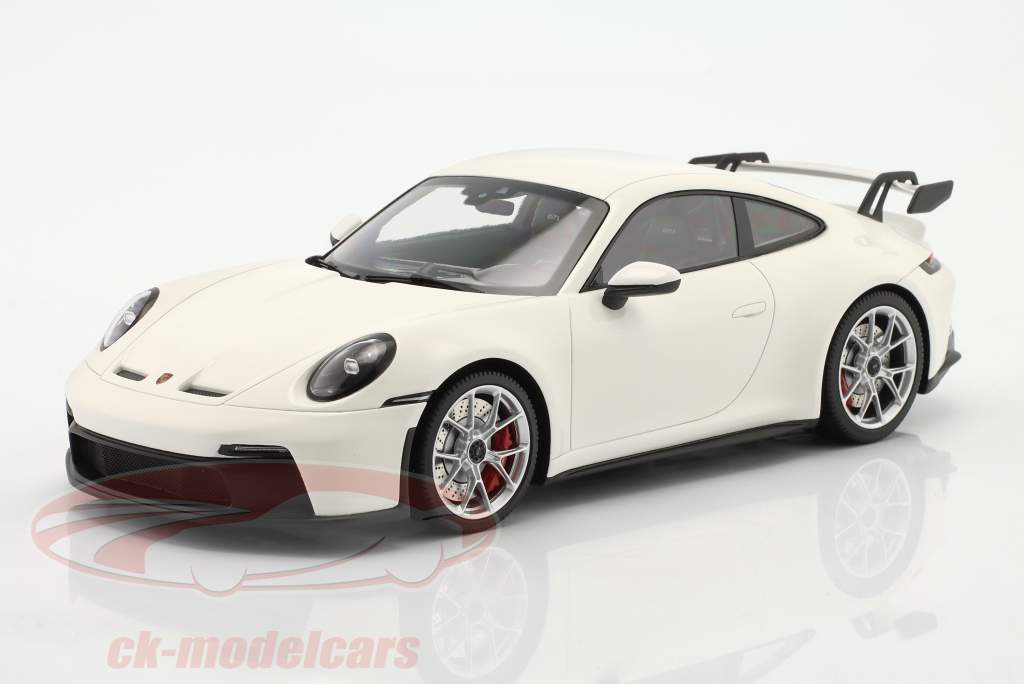 Porsche 911 (992) GT3 2021 white / silver rims 1:18 Minichamps